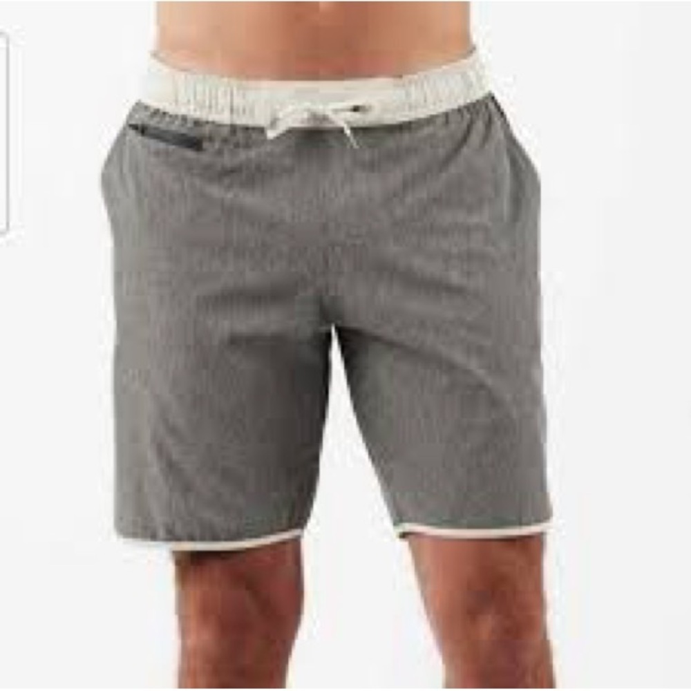 Vuori Men’s Banks Hybrid Shortsc Grey, Cream, 7” Inseam, size XL